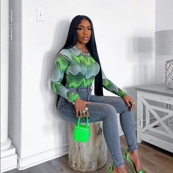 💕😍❤️MAKE AN OFFER! NWT SWIRL ME GREEN BODYSUIT😍💕 - Picture 2 of 3